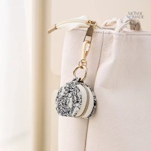 Accessoire pratique pour ranger bijoux en déplacement