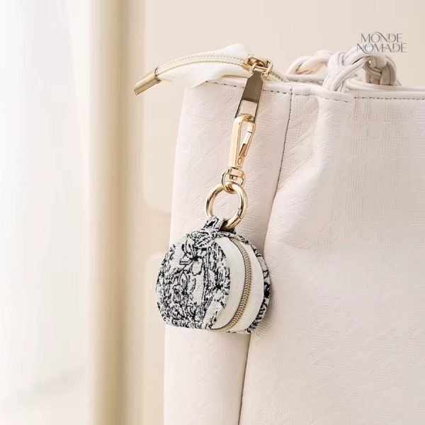 Accessoire pratique pour ranger bijoux en déplacement
