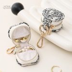 Boîte à bijoux compacte avec fonction porte-clé