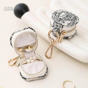 Boîte à bijoux compacte avec fonction porte-clé