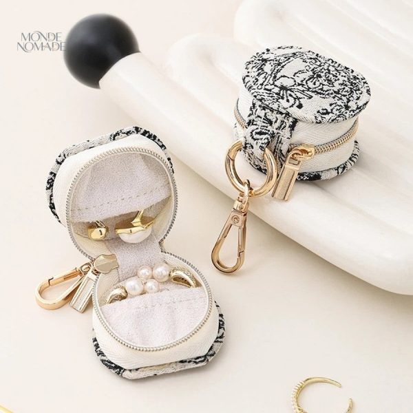 Boîte à bijoux compacte avec fonction porte-clé
