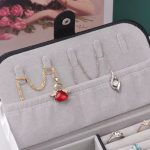 Rangement élégant pour bijoux en voyage