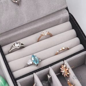 Coffret compact pour colliers et bagues