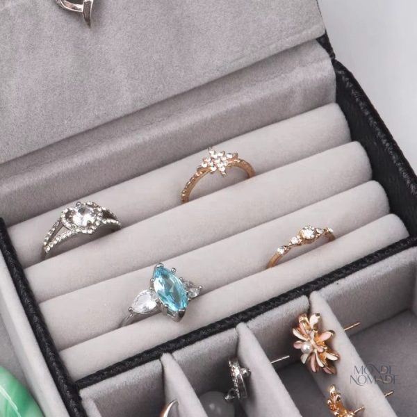 Coffret compact pour colliers et bagues