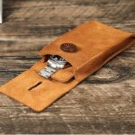Rangement pour montre en cuir suède stylé
