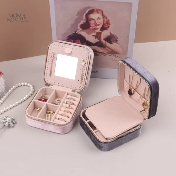 Petite boîte de voyage pour bijoux en velours doux