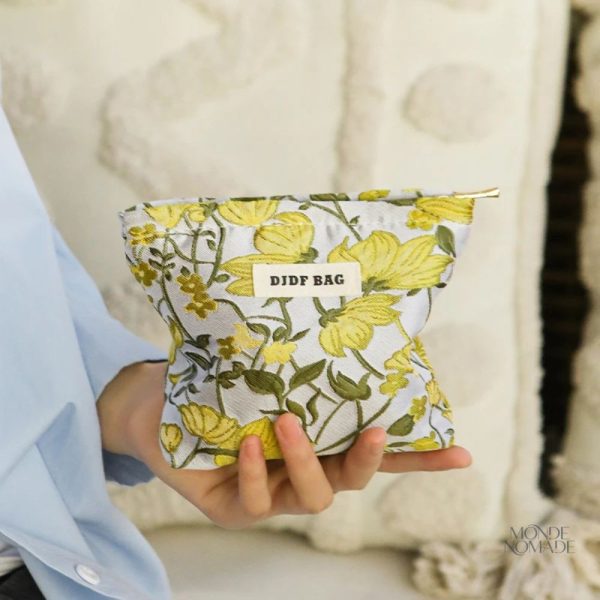 Trousse de beauté aux motifs fleuris