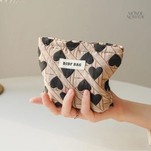 Petite trousse de maquillage motifs cœurs, artisanale et colorée