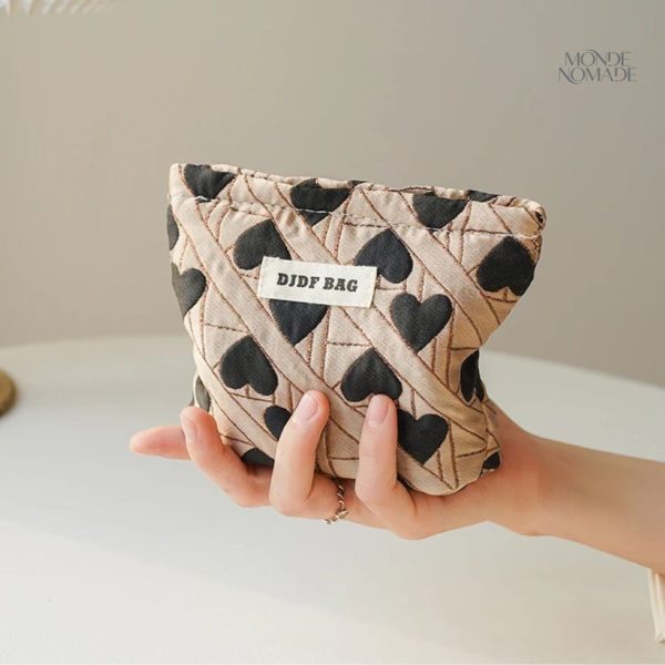 Petite trousse de maquillage motifs cœurs, artisanale et colorée
