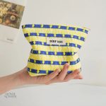 Petite trousse de maquillage motifs plumes