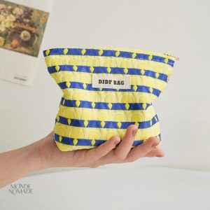 Petite trousse de maquillage motifs plumes