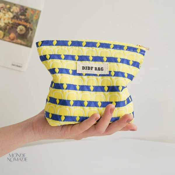 Petite trousse de maquillage motifs plumes