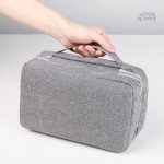 Accessoire de voyage : trousse de toilette à suspendre