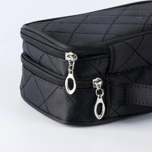 Miroir intégré dans une petite trousse de maquillage