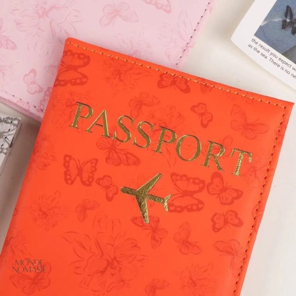 Étui pour passeport avec illustrations de papillons stylisées