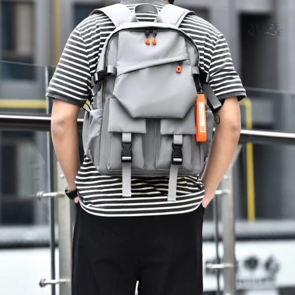 Sac à dos pratique avec plusieurs poches