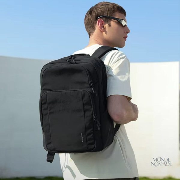 Sac à dos compact avec plusieurs poches pour accessoires