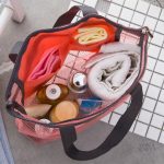 Accessoire essentiel pour la douche en camping, simple et efficace