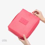 Accessoire de voyage : trousse de toilette à deux sections