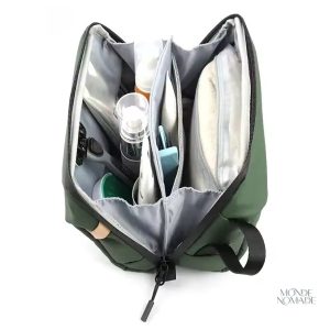 Accessoire de voyage : trousse de toilette compacte