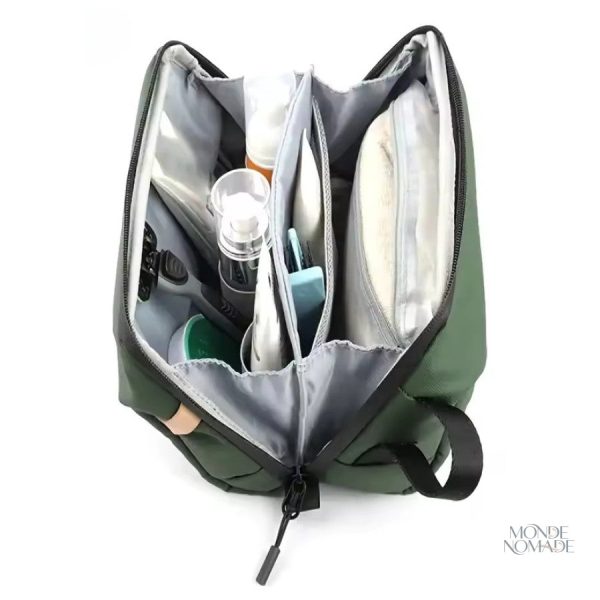 Accessoire de voyage : trousse de toilette compacte
