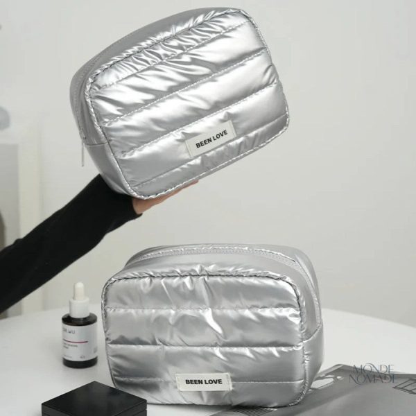 Rangement efficace pour cosmétiques et essentiels de voyage