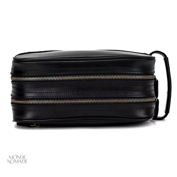 Accessoire en cuir noir pour hygiène et beauté