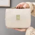 Accessoire de toilette léger à suspendre