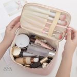Rangement esthétique pour produits de beauté féminins
