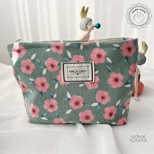 trousse-de-toilette-femme-fleurie-1 Trousse de toilette fleurie pour femmes, élégante et pratique