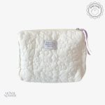 Trousse de toilette spacieuse et stylée en tissu matelassé