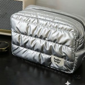 Trousse de toilette femme au design matelassé