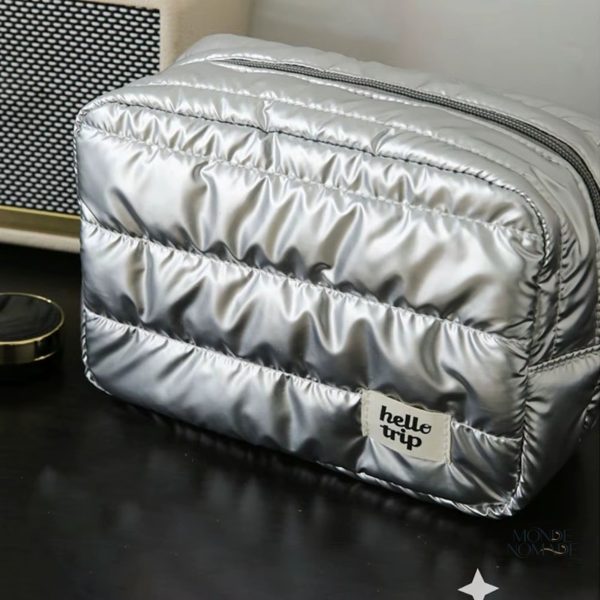 Trousse de toilette femme au design matelassé