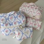 Trousse de toilette stylée avec motifs floraux