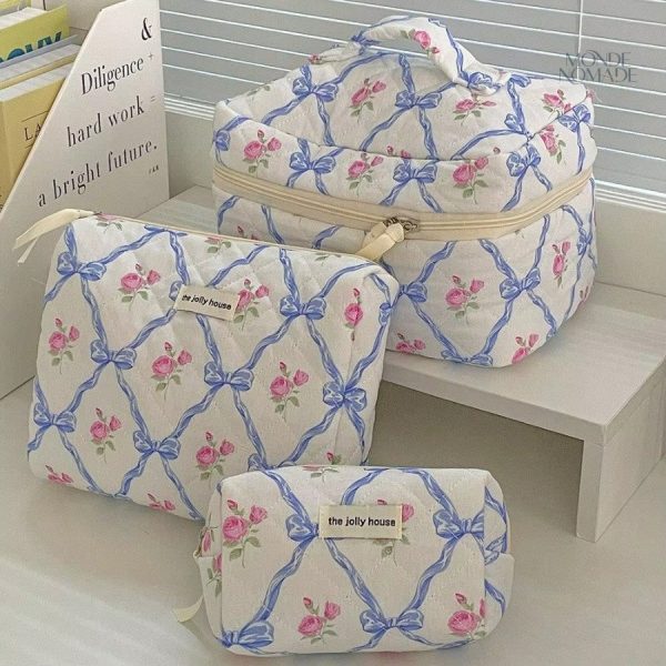 Accessoire de beauté matelassé avec fleurs