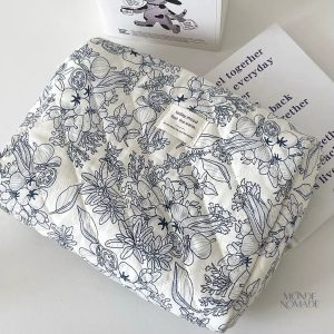 Trousse de toilette colorée avec motifs de fruits et légumes