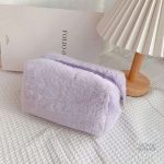 Petite trousse de toilette en moumoute douce