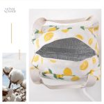 Accessoire de voyage : trousse de toilette colorée en orange