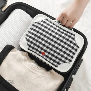 Trousse compacte pour femme en style moderne