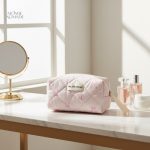 Trousse de toilette élégante au design nœuds