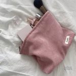 Trousse de toilette élégante en matière côtelée