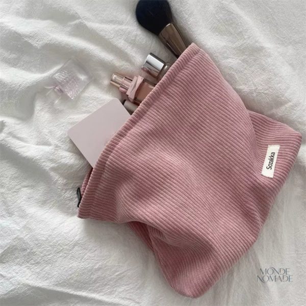 Trousse de toilette élégante en matière côtelée