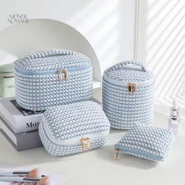 Modèle féminin de trousse velours