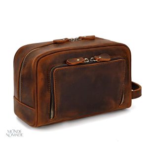 Trousse en cuir marron pour la toilette