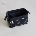 Trousse de toilette design avec motif floral nocturne
