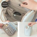 Accessoire de voyage : vanity case suspendu