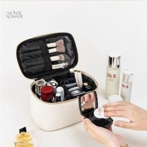 Accessoire de beauté en cuir avec métal doré