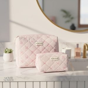 Trousse de maquillage rose pâle aux motifs originaux de nœuds