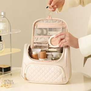 Vanity case suspendu pour optimiser l'espace