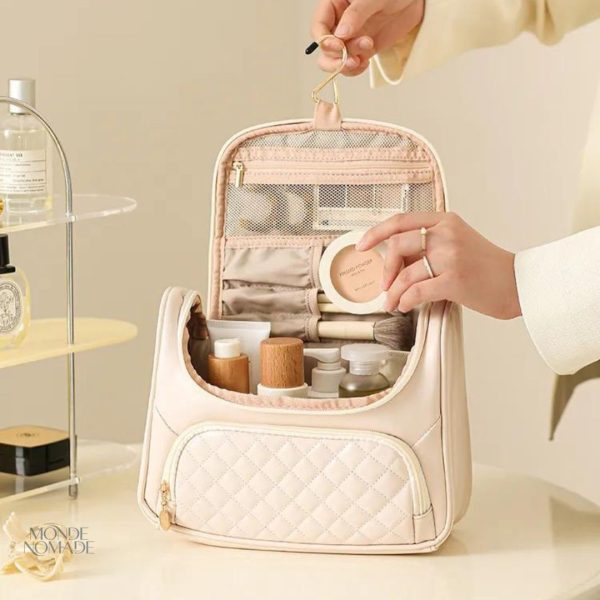Vanity case suspendu pour optimiser l'espace